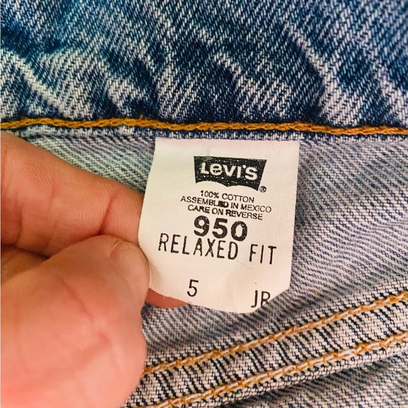 Vintage 90s Levi mid thigh shorts relaxed fit - Picture 4 of 6